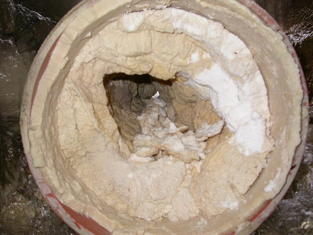 Wasserrohr-mit-Ablagerung-1-1536x1152
