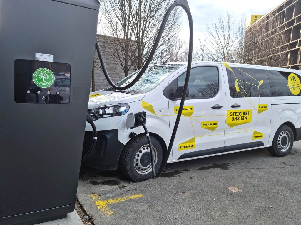 E-Ladepark der i+R Gruppe in Lauterach