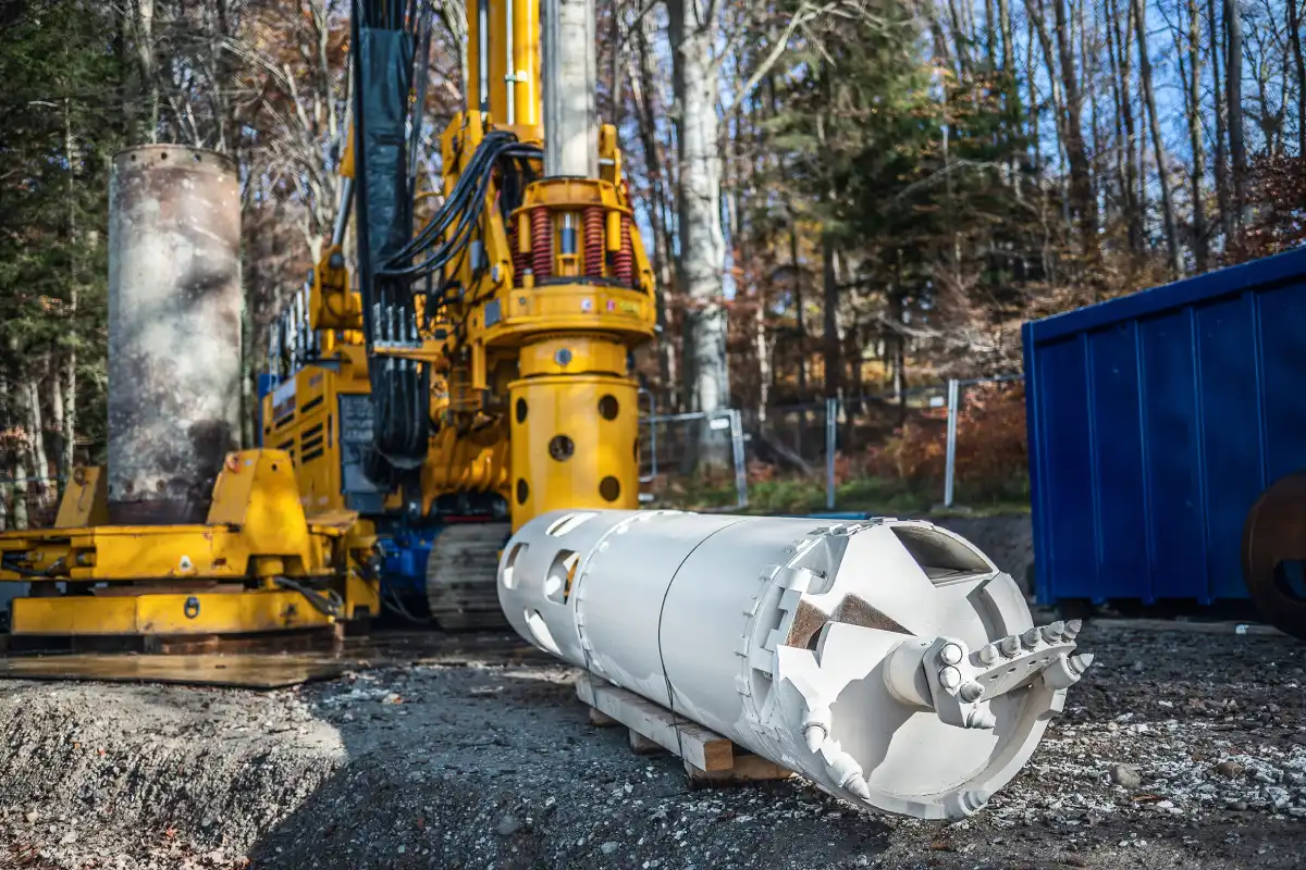 Eigens entwickelter Kastenbohrer KBF-K mit Führungsrohr