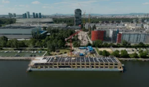 ÖSTU-STETTIN baut schwimmendes Büro auf der Donau 01