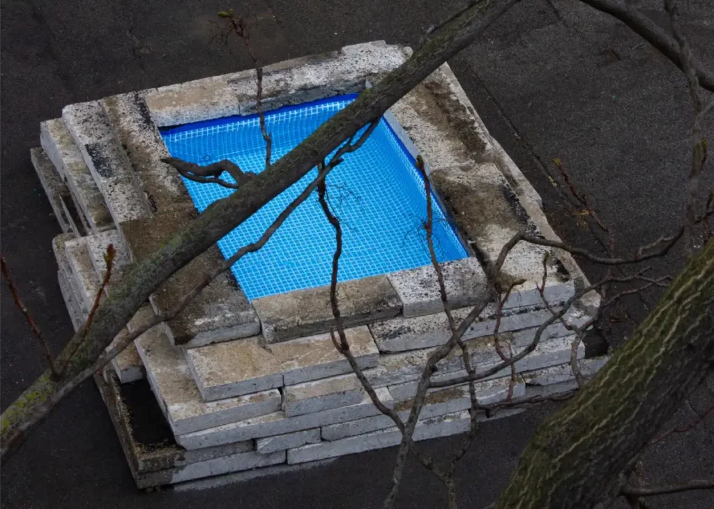 Lobend erwähnt: A Pool Made of Rubble