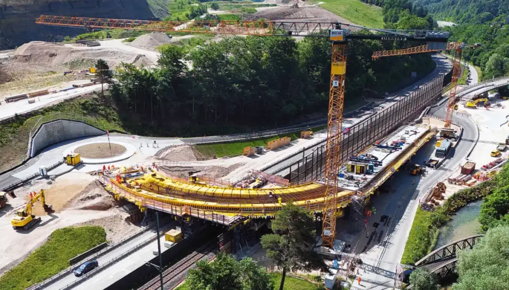Liebherr Kran 270 EC-B 12 im Einsatz