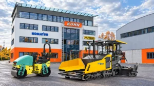 Ammann Fertiger und Walze vor Kuhn Zentrale