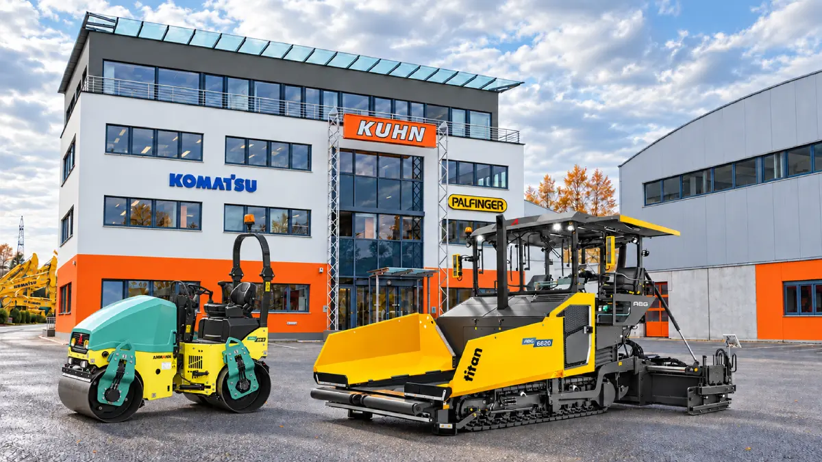 Ammann Fertiger und Walze vor Kuhn Zentrale
