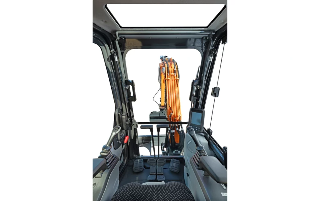 Develon DX35Z-7 Kabine-Innenansicht