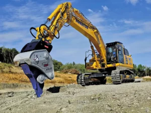 Komatsu PC490LC-11 mit Xcentric-Vibrationsripper